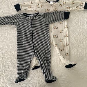 Set of footed onesies